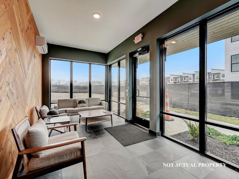 2842 Gunnison Drive, Unit 203, Columbus, OH 43228 Photo 5