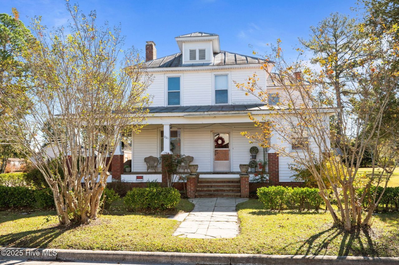 201 S 6th Street, Creswell, NC 27928 Main Photo