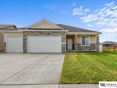7821 Ephraem Lane, Lincoln, NE 68516