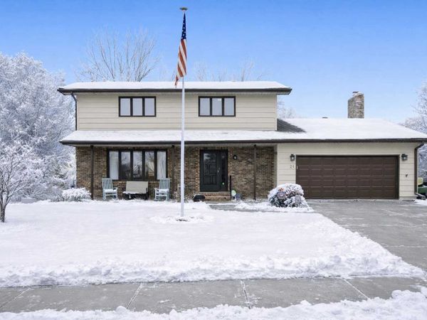 21 35th Avenue NE, Fargo, ND 58102