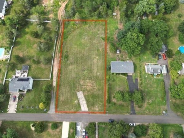 56 Gates Rd, Franklin, NJ 08873