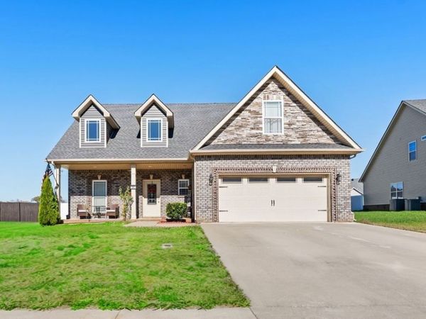 561 Tacoma Dr, Clarksville, TN 37043