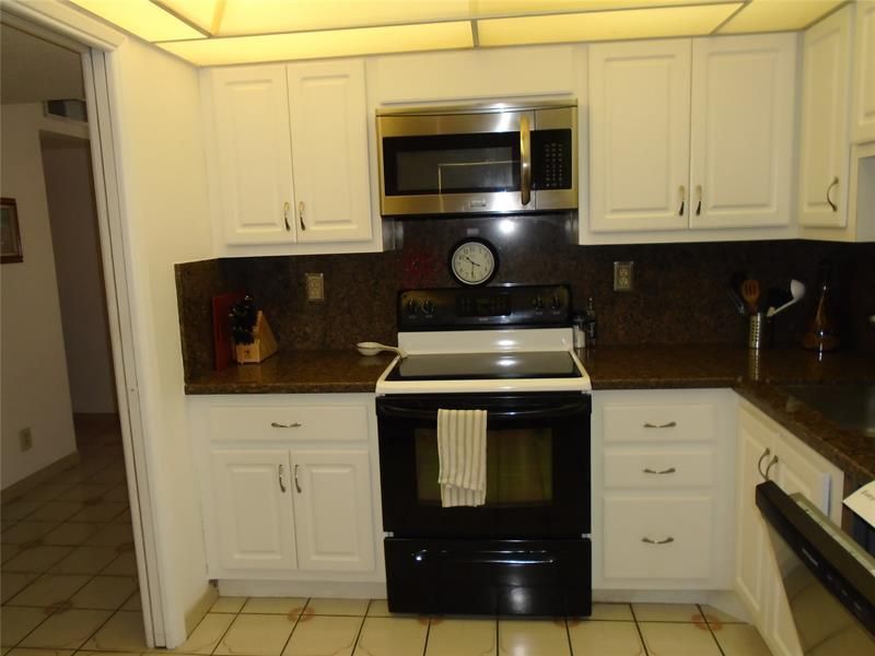 3165 NE 48th Court, Unit 110, Lighthouse Point, FL 33064 Photo