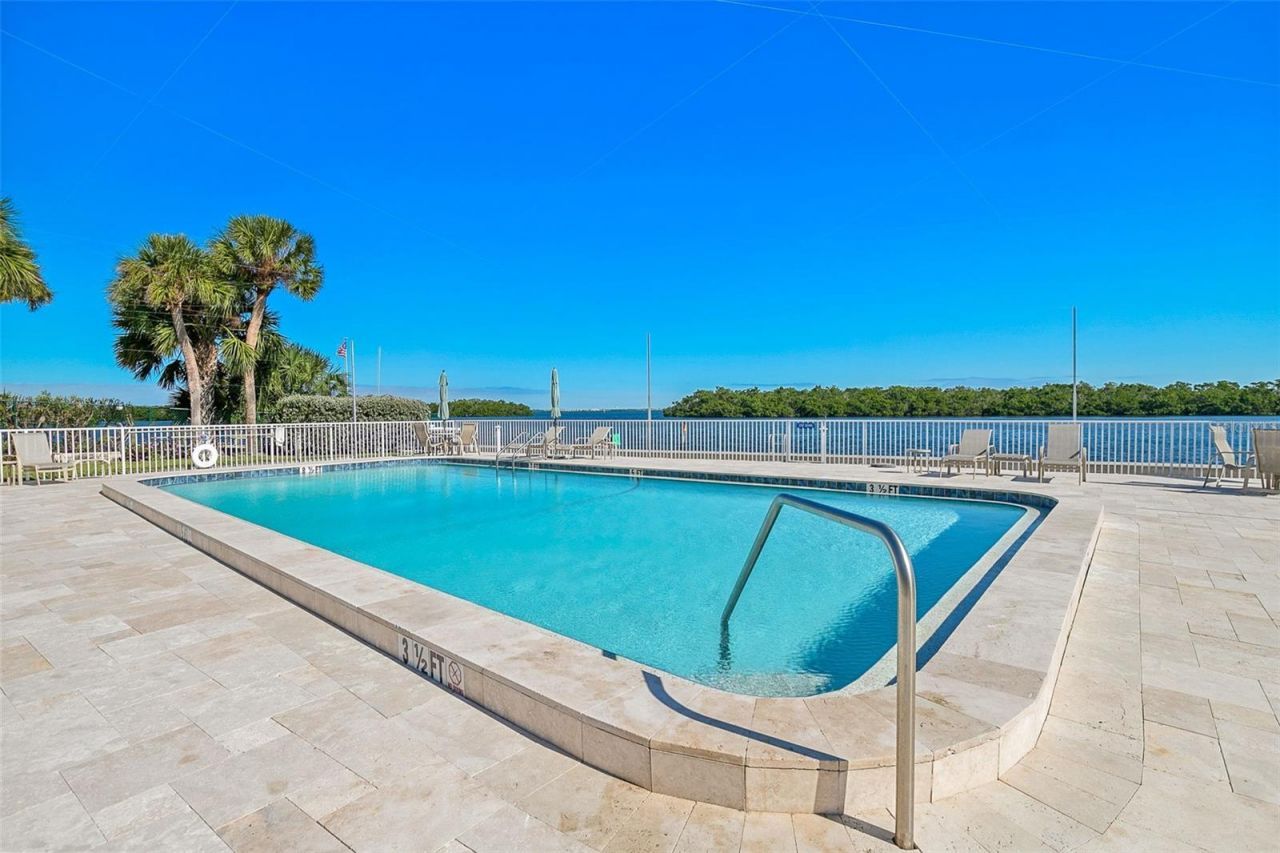 597 Sutton Place, Longboat Key, FL 34228 Photo