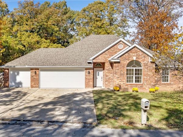 8 Eyemouth Drive, Bella Vista, AR 72715