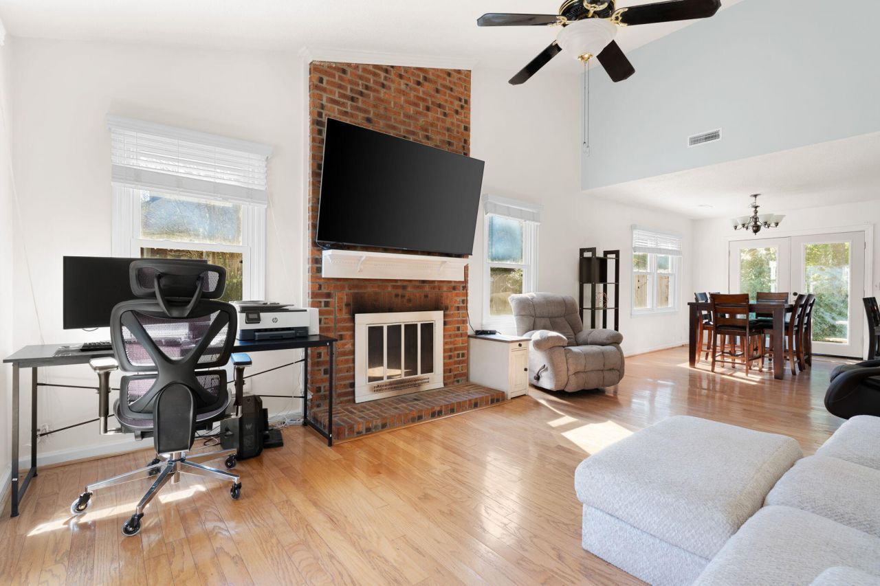 109 Mill Pond Court Photo 4