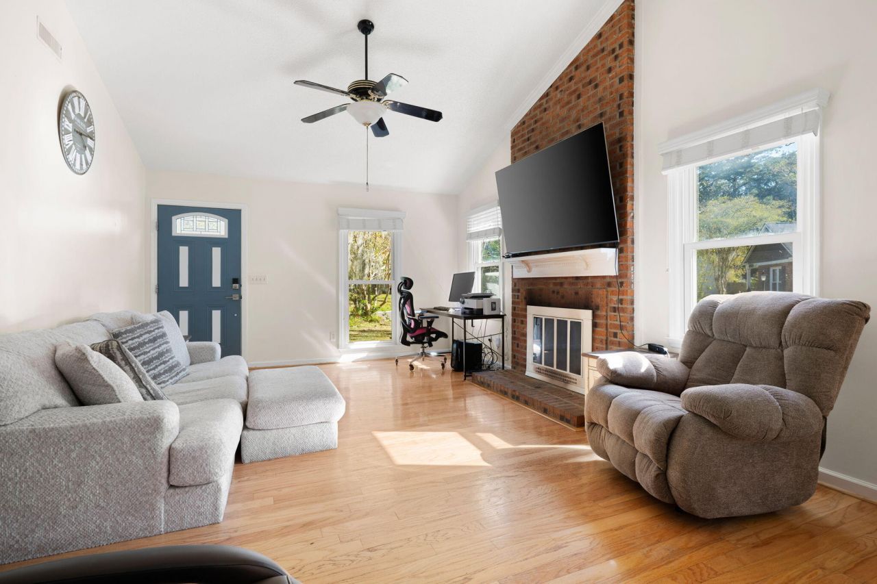 109 Mill Pond Court Photo 6