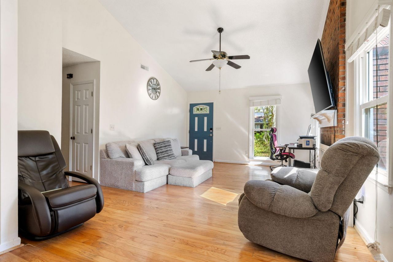 109 Mill Pond Court Photo 7