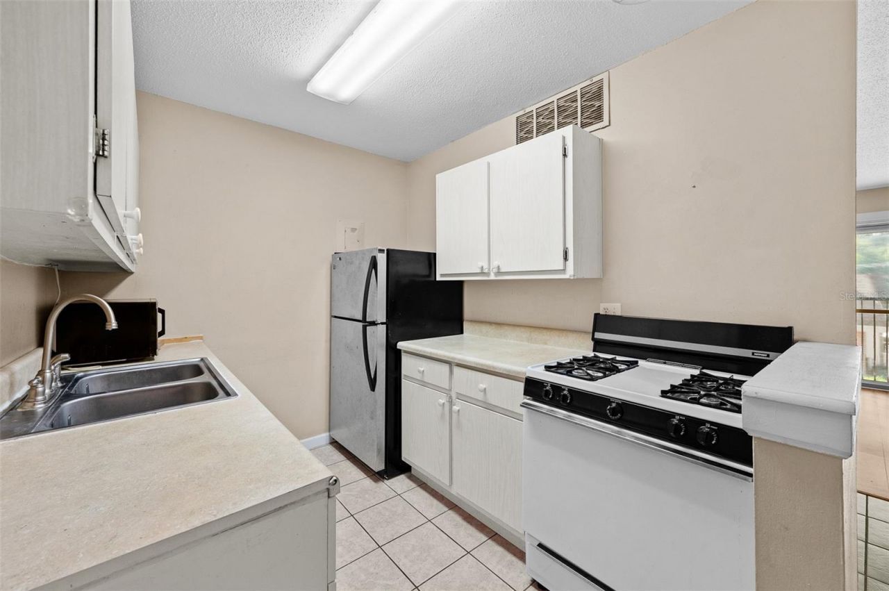 1700 SW 16th Court, Unit D24, Gainesville, FL 32608 Photo