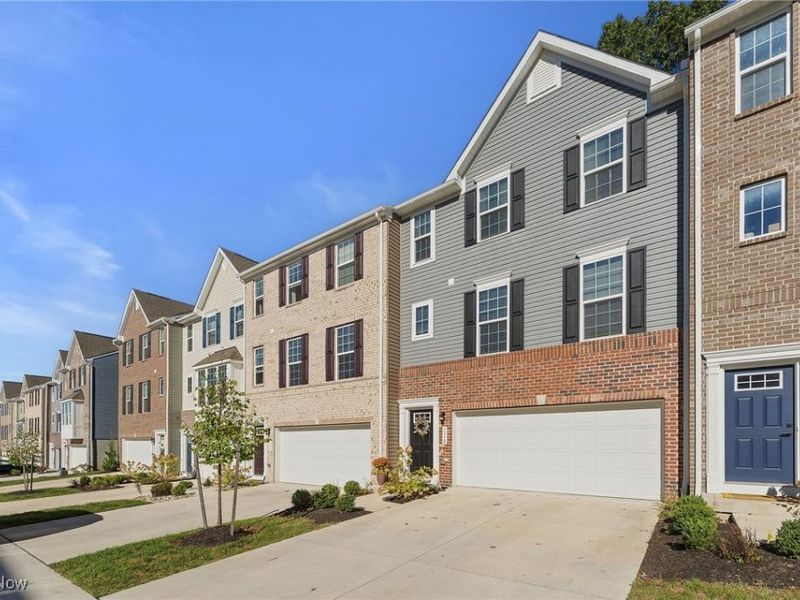 1113 Bean Lane, Akron, OH 44313 Photo 2