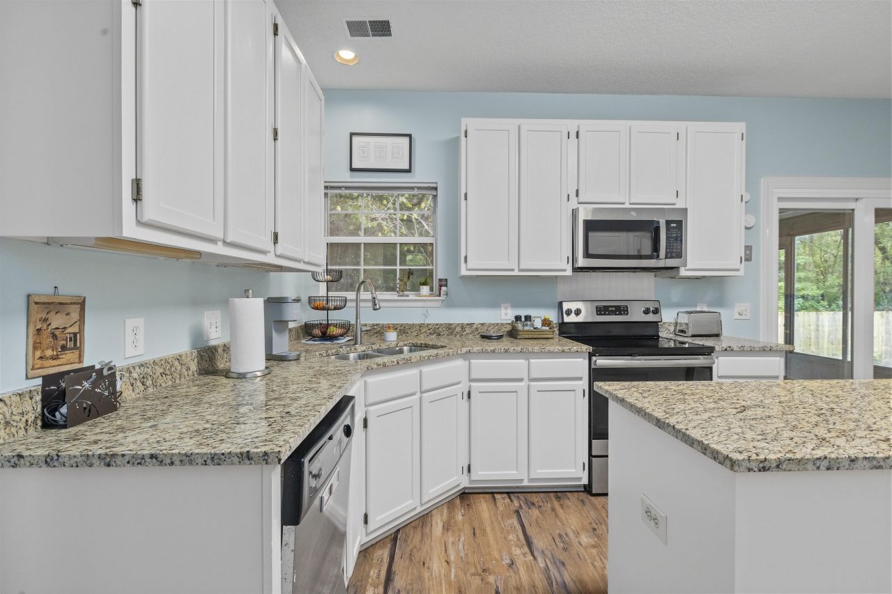 1940 Treebark Drive Photo 12