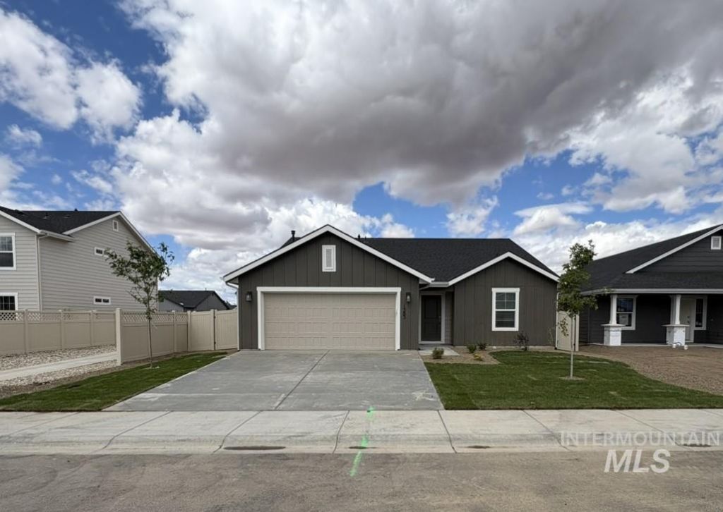 1583 SW Silverstone, Mountain Home, ID 83647 Main Photo