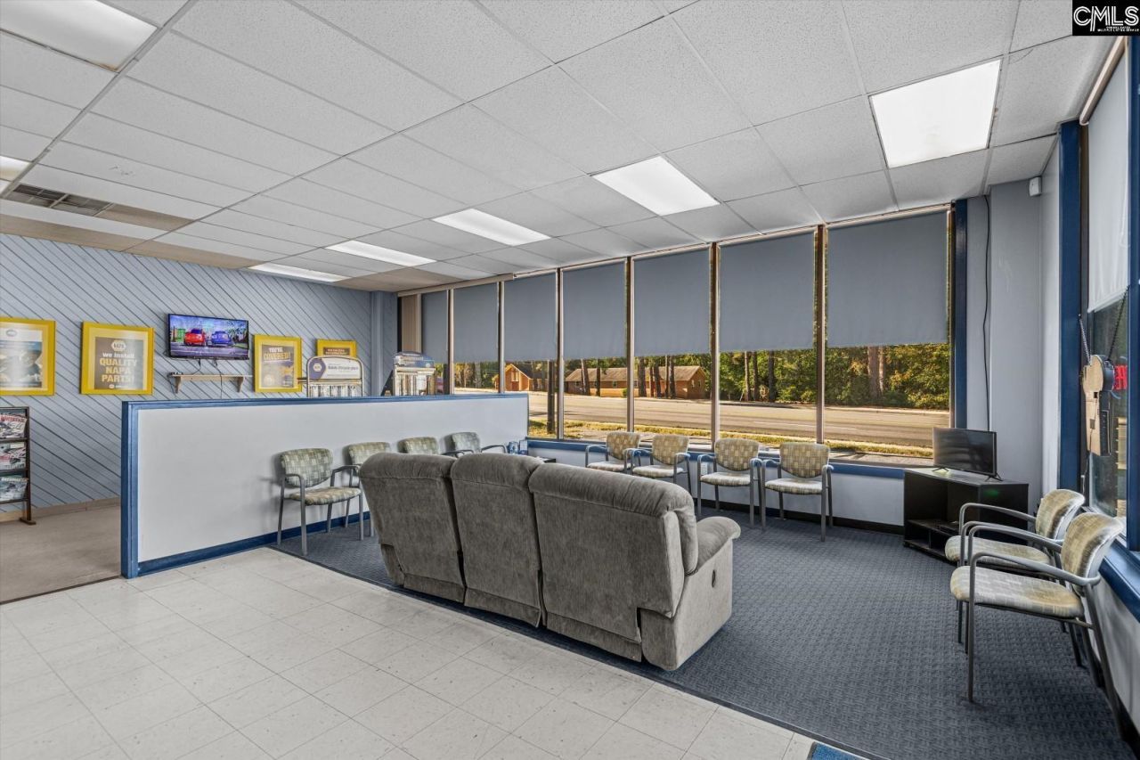 2428 Decker Boulevard  Photo 10