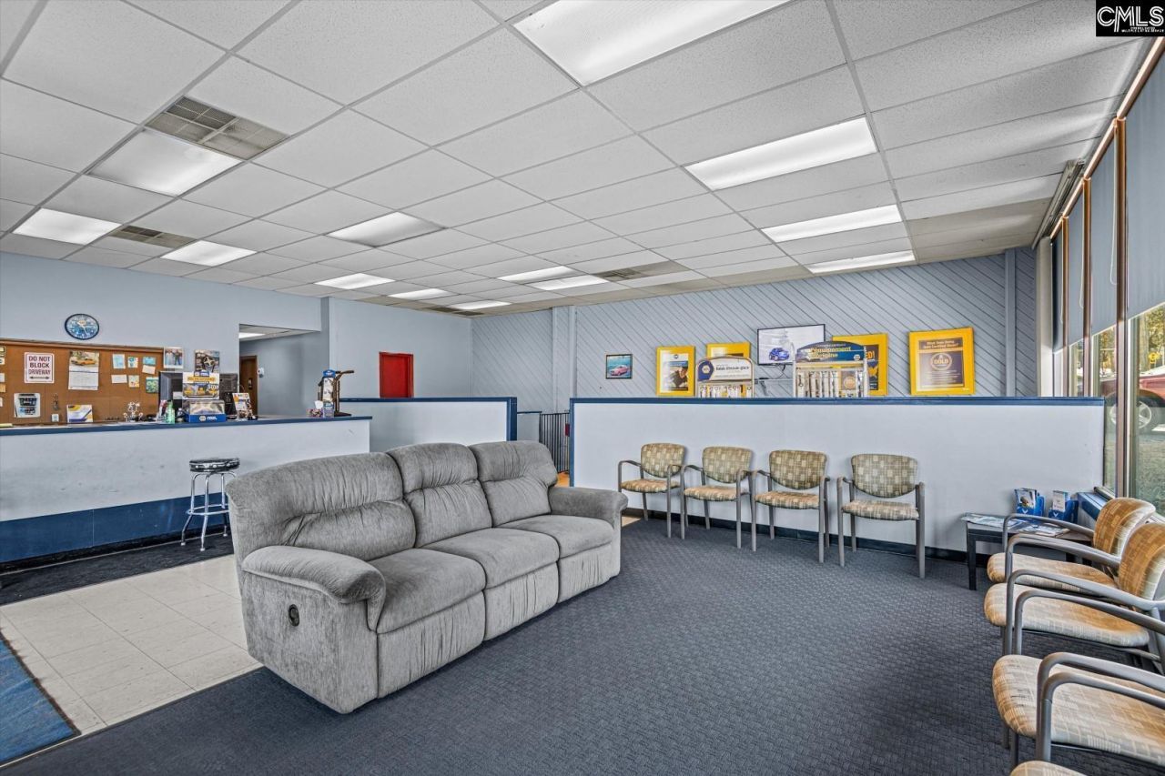 2428 Decker Boulevard  Photo 12