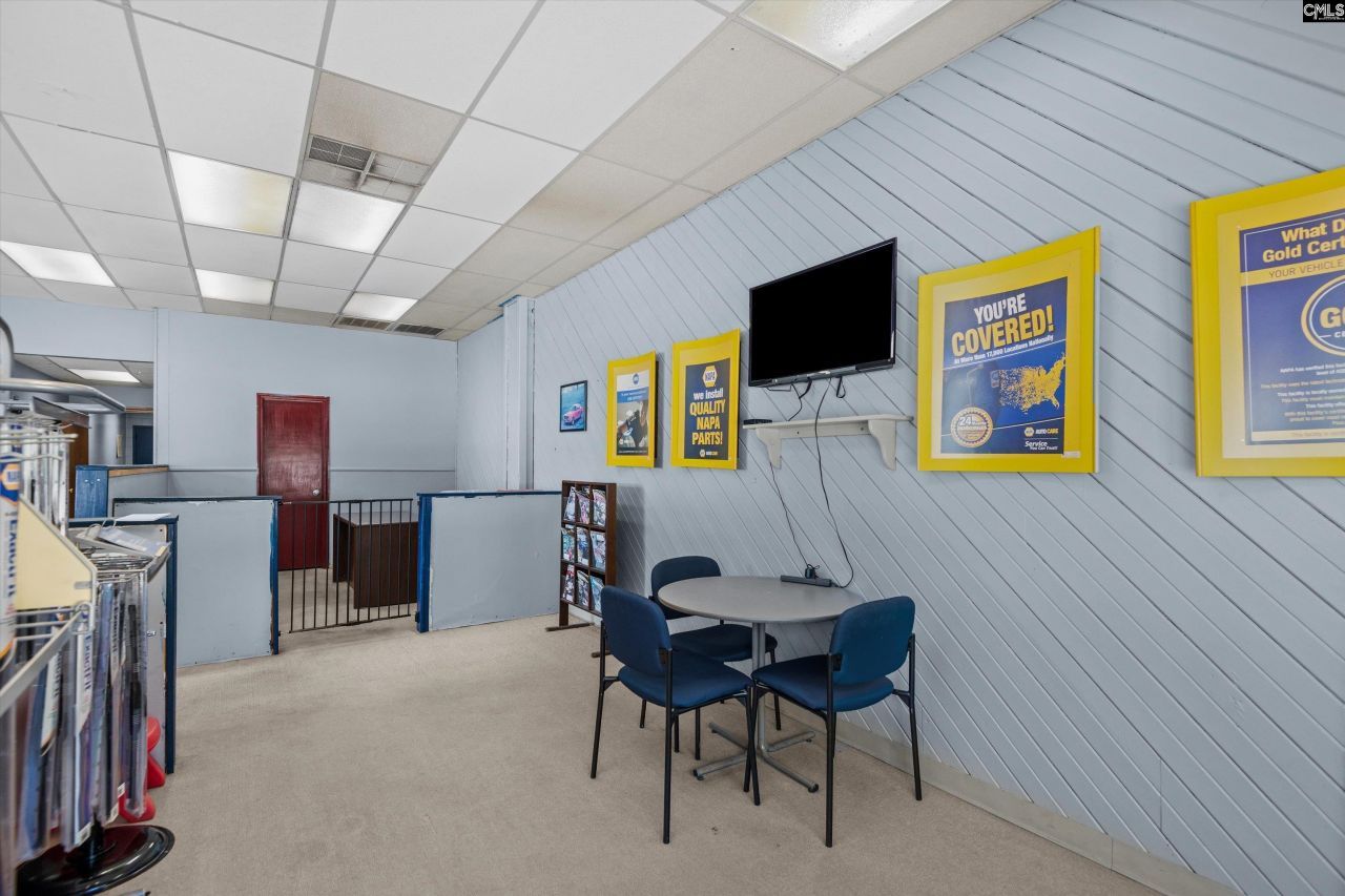 2428 Decker Boulevard  Photo 13