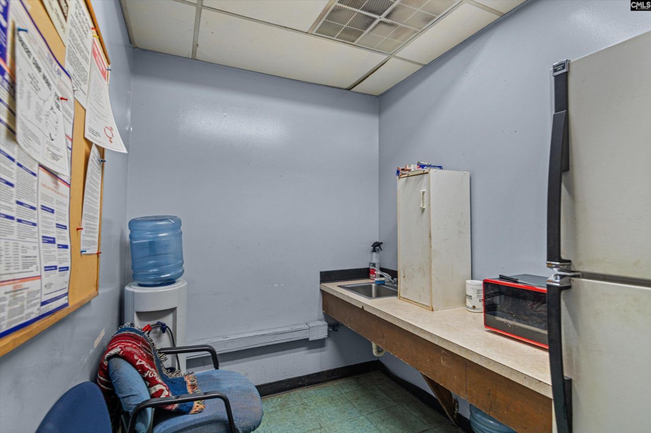 2428 Decker Boulevard  Photo 18