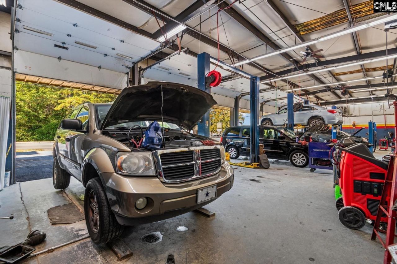 2428 Decker Boulevard  Photo 5