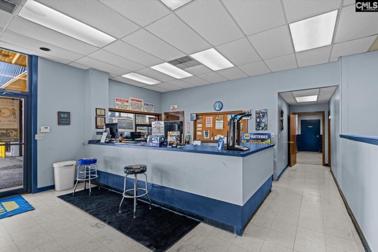 2428 Decker Boulevard  Photo 7