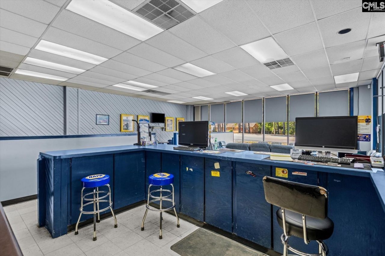 2428 Decker Boulevard  Photo 9