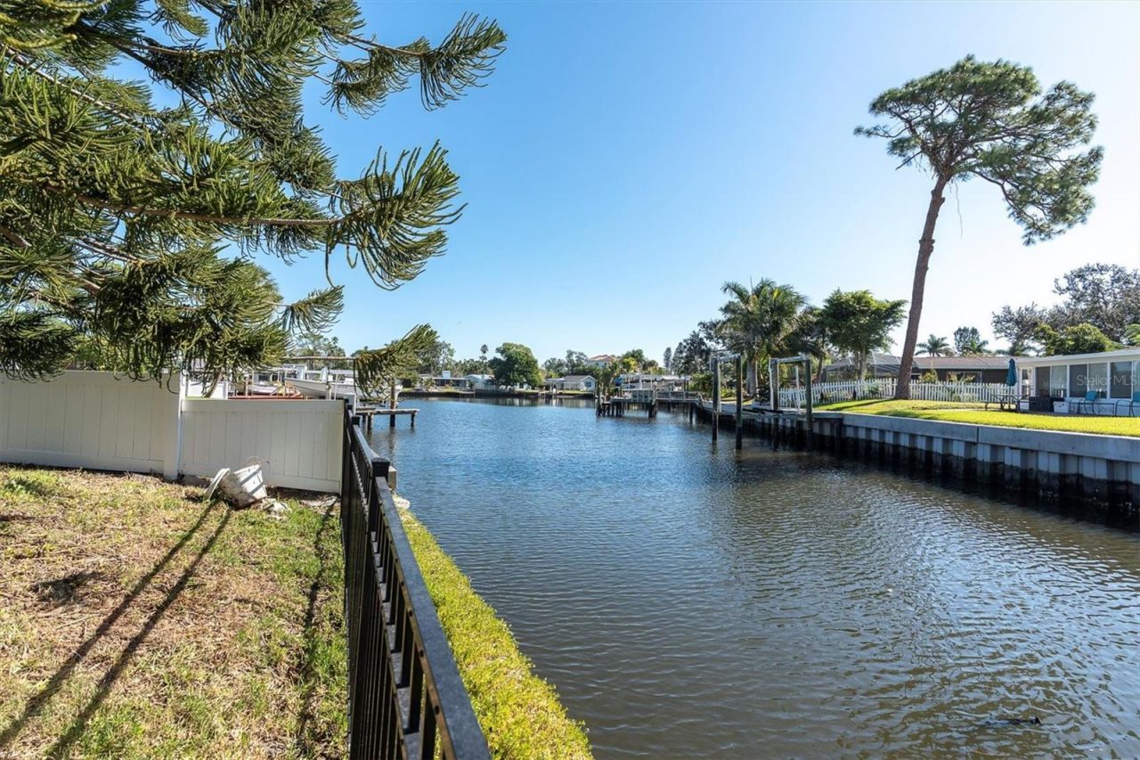 4812 Venetian Place Ne, Saint Petersburg, FL 33703 Photo