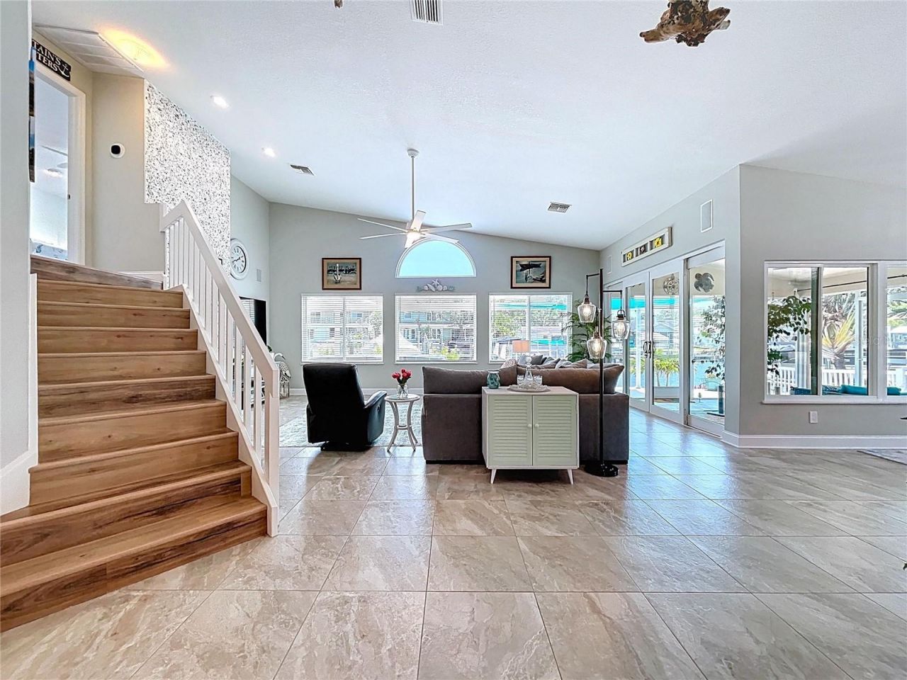 386 Westwinds Drive, Palm Harbor, FL 34683 Photo