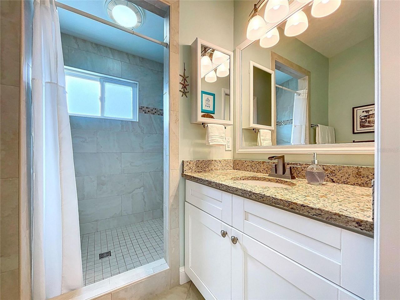 386 Westwinds Drive, Palm Harbor, FL 34683 Photo
