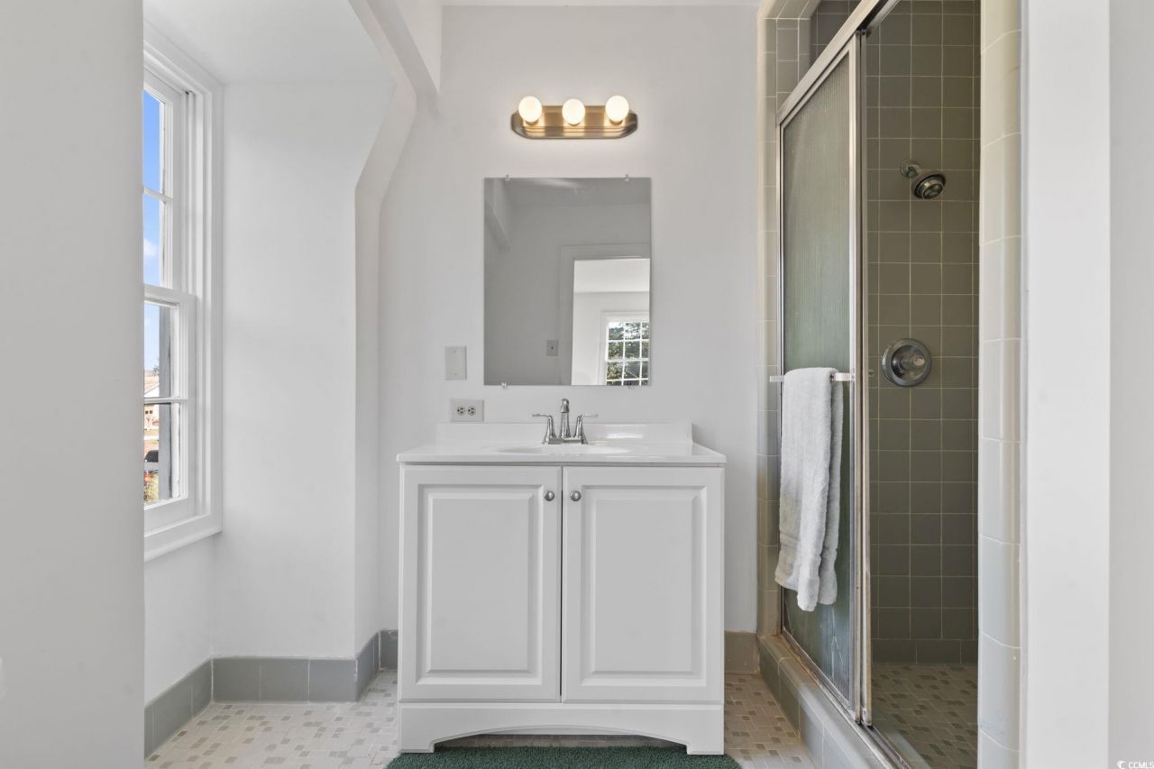 707 Thomas Ave. Photo 16