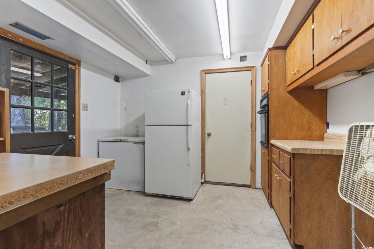 707 Thomas Ave. Photo 32