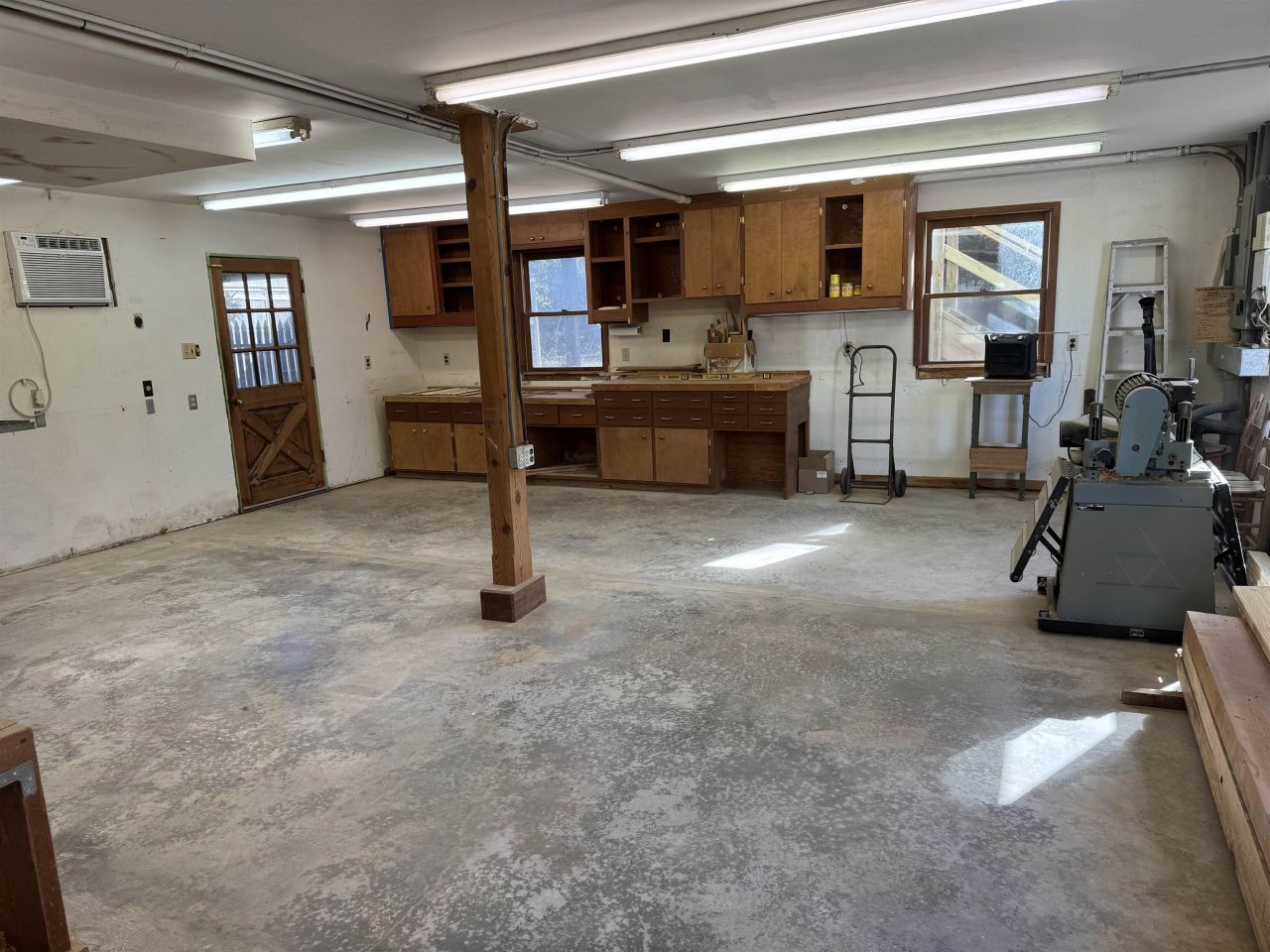 707 Thomas Ave. Photo 34