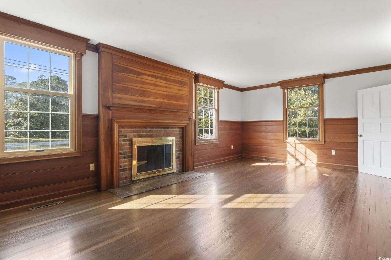 707 Thomas Ave. Photo 8