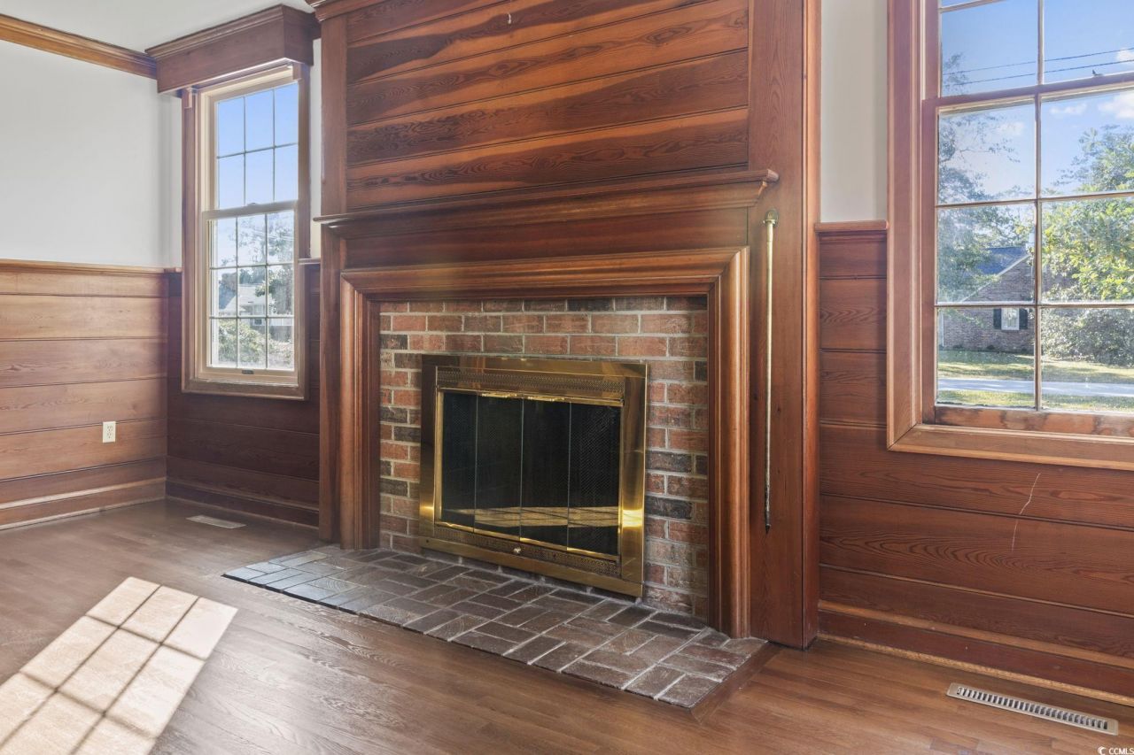 707 Thomas Ave. Photo 9