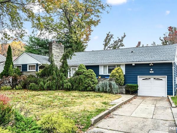 1061 Roosevelt Avenue, NEW MILFORD, NJ 07646