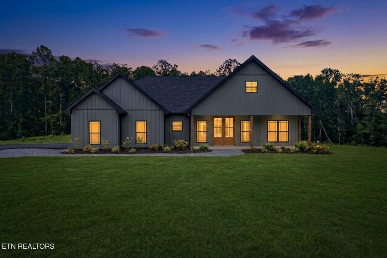 1458 Taylor Place Rd Jamestown, TN 38556