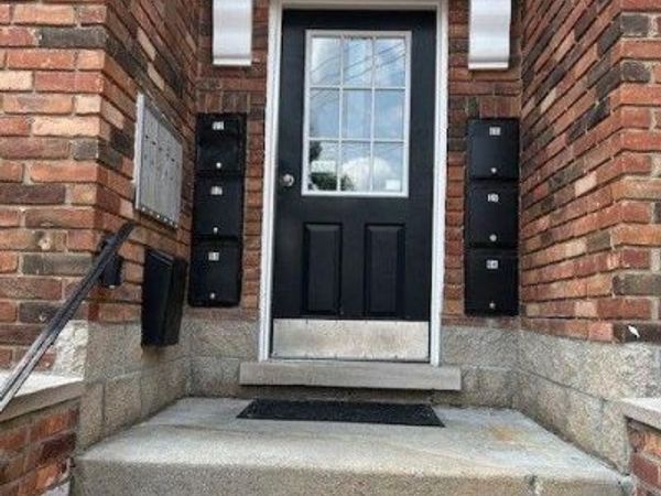 31831 Grand River Unit #61, Farmington, MI 48336