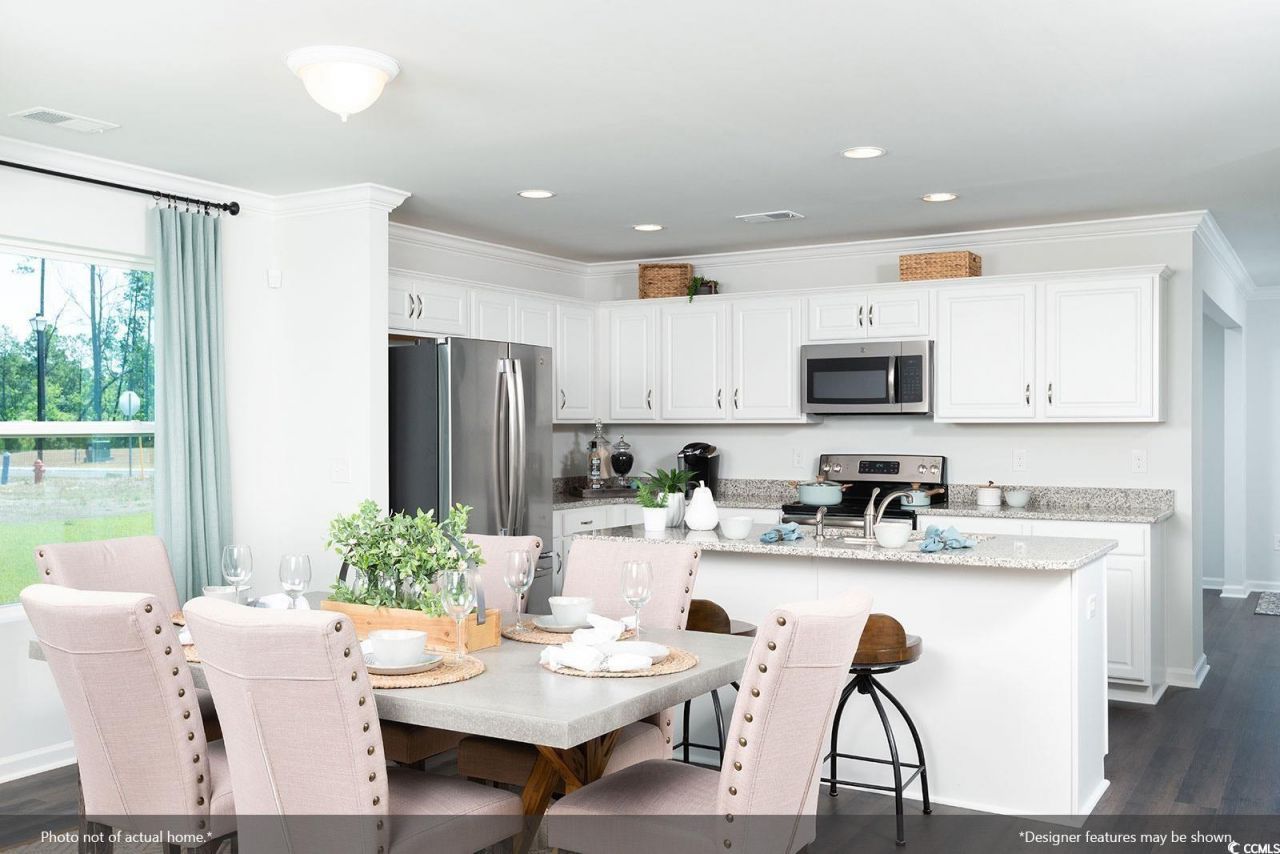 324 Garden Grove St Photo 4