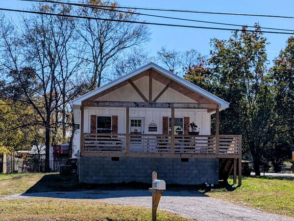 1149 Lakeview Drive, Rossville, GA 30741