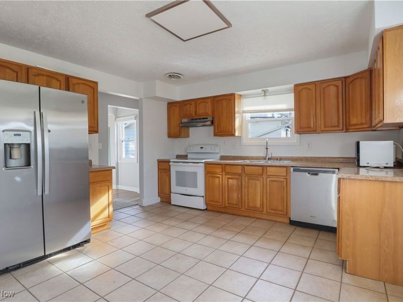 728 E 343rd Street, Eastlake, OH 44095 Photo 6