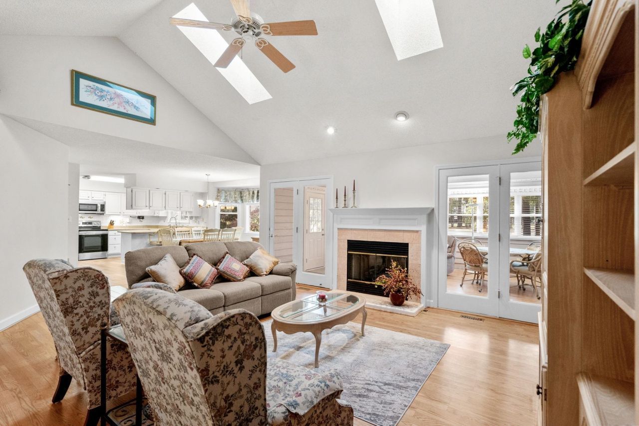 1239 Links Rd. Photo 8