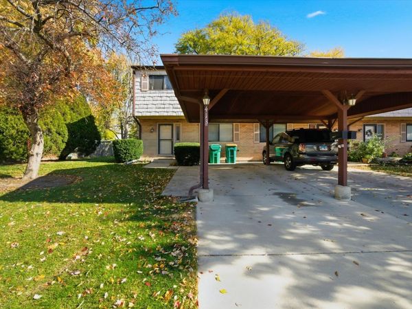 413 Buffalo Trail, Wheeling, IL 60090