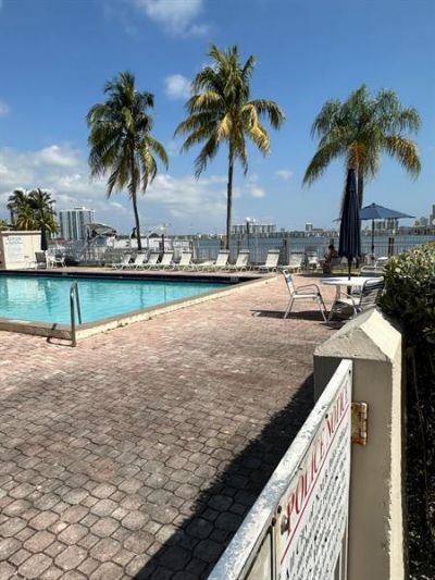 2821 NE N Miami Beach Boulevard, Unit 3M, North Miami Beach, FL 33160 Photo