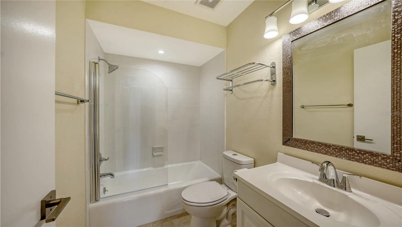 631 N Orange Avenue, Unit 208, Sarasota, FL 34236 Photo