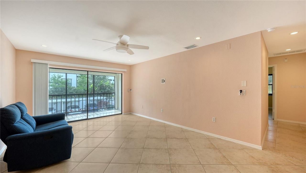 631 N Orange Avenue, Unit 208, Sarasota, FL 34236 Photo