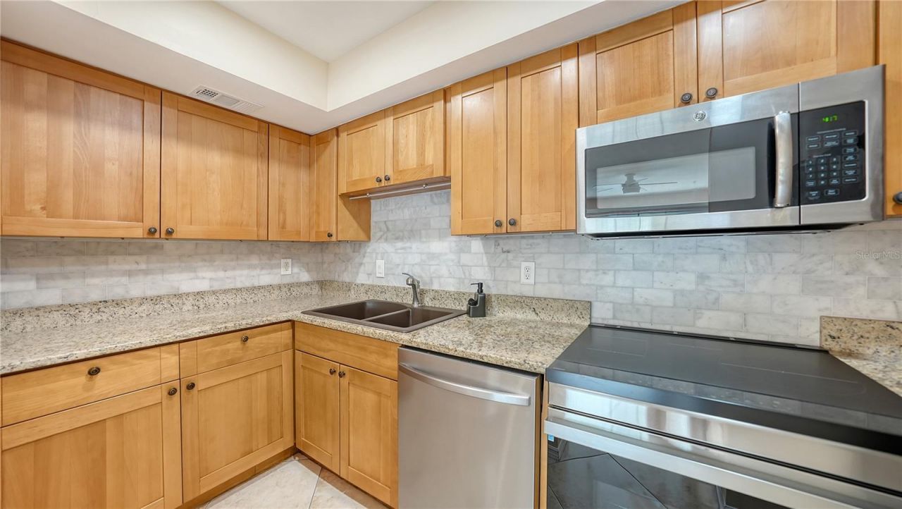 631 N Orange Avenue, Unit 208, Sarasota, FL 34236 Photo