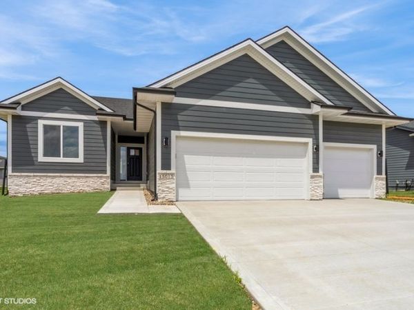 15015 Springbrook Trail, Urbandale, IA 50323
