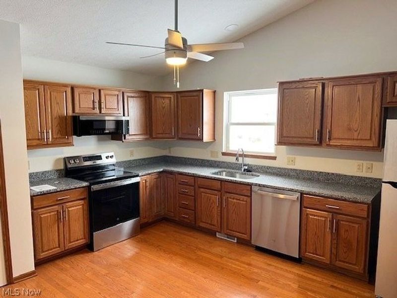 5667 Alfred Oval, Medina, OH 44256 Photo 4