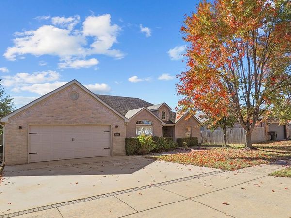 4007 W Song Bird Place, Fayetteville, AR 72704