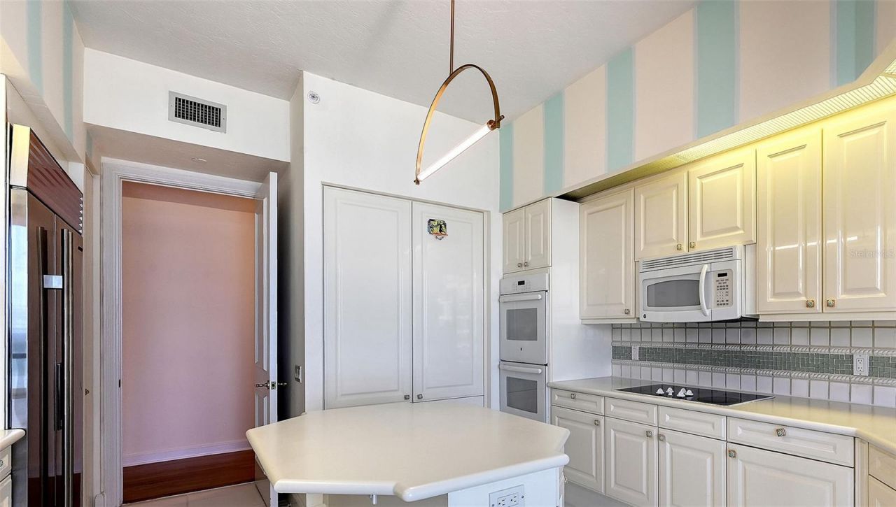 1241 Gulf Of Mexico Drive, Unit 804, Longboat Key, FL 34228 Photo