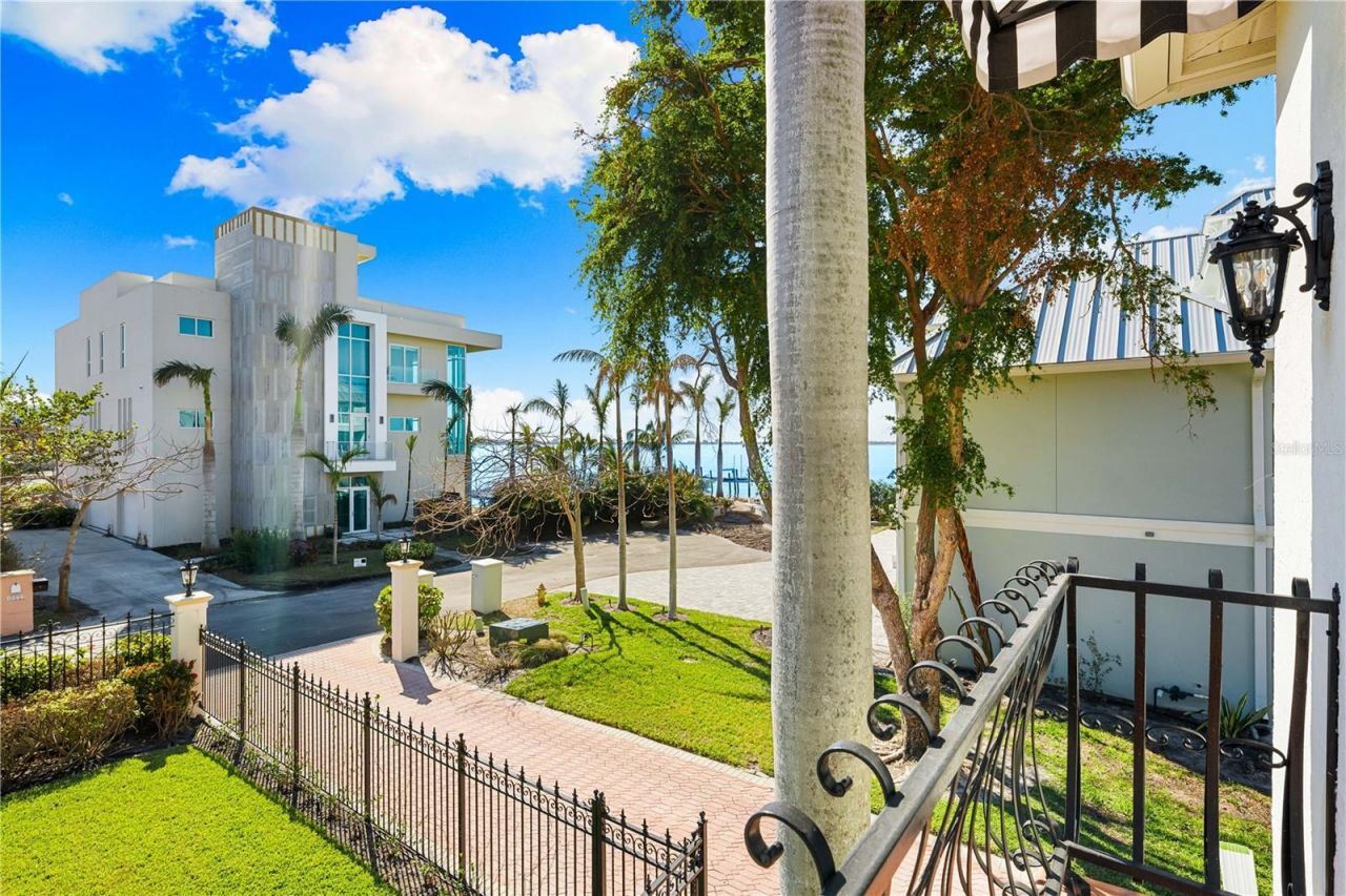 1023 Tocobaga Lane, Sarasota, FL 34236 Photo