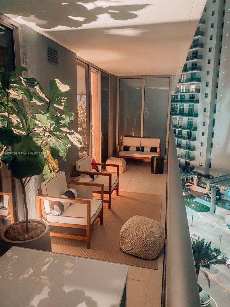 1300 Brickell Bay Dr, Unit 806, Miami, FL 33131 Photo