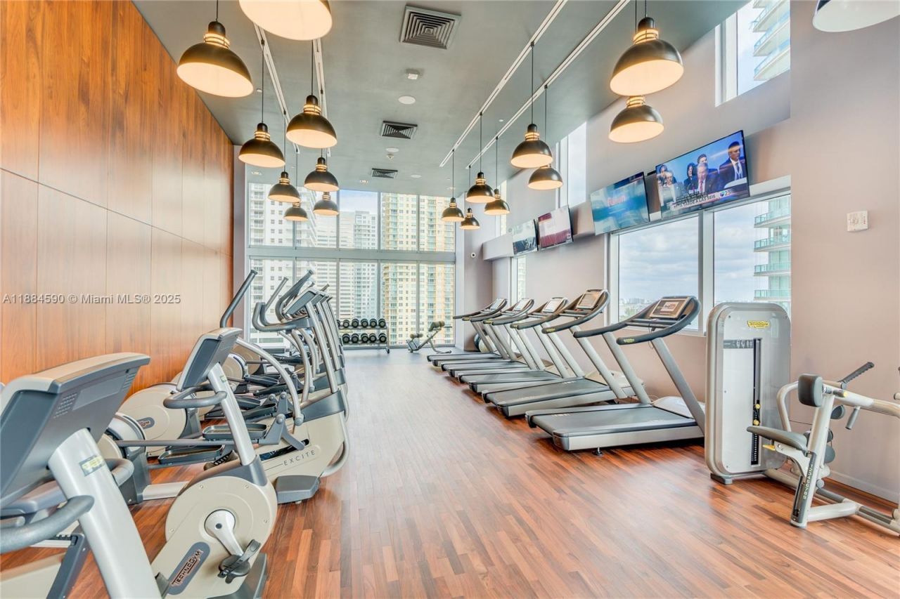 1300 Brickell Bay Dr, Unit 806, Miami, FL 33131 Photo